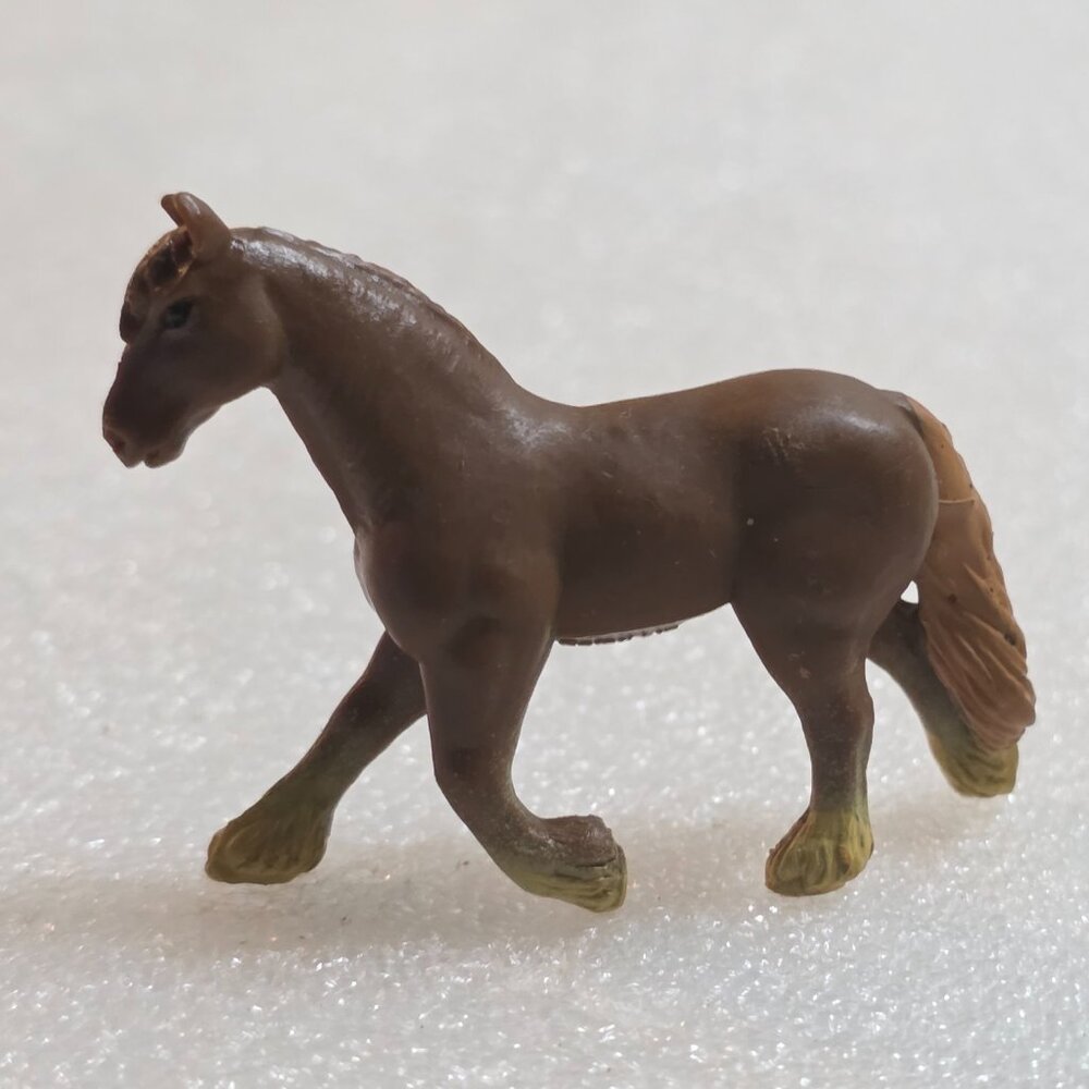 Safari Ltd Brown Horse Plastic Toy Figure 2 Inch Miniature Animal Figurine